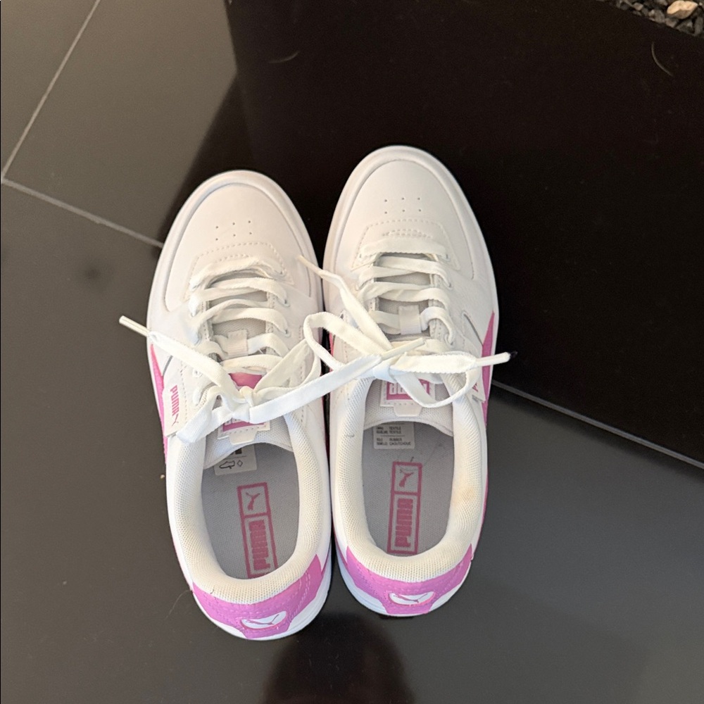 Puma Ae  Sneakers in White and Pink